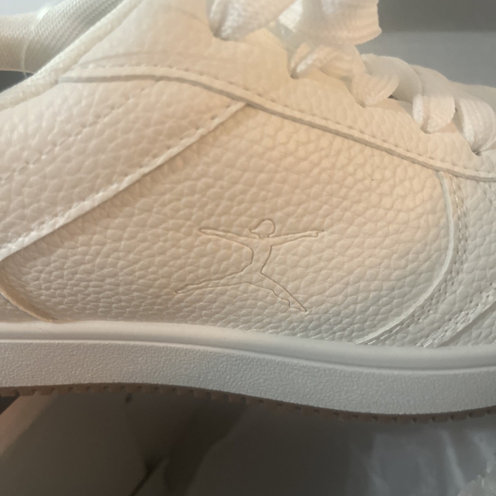 NIB DANSKIN 6.5 Women's‎ Sneakers - Plank Off-white/ Gum - Picture 4 of 9